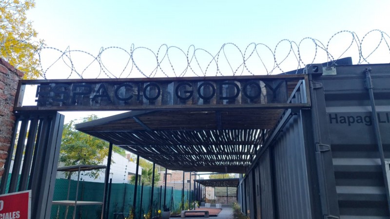 GREENWOOD ALQUILA LOCALES COMERCIALES U OFICINAS EN CONTENEDORES REALIZADOS CON TERMINACIONES DE PRIMERA CALIDAD