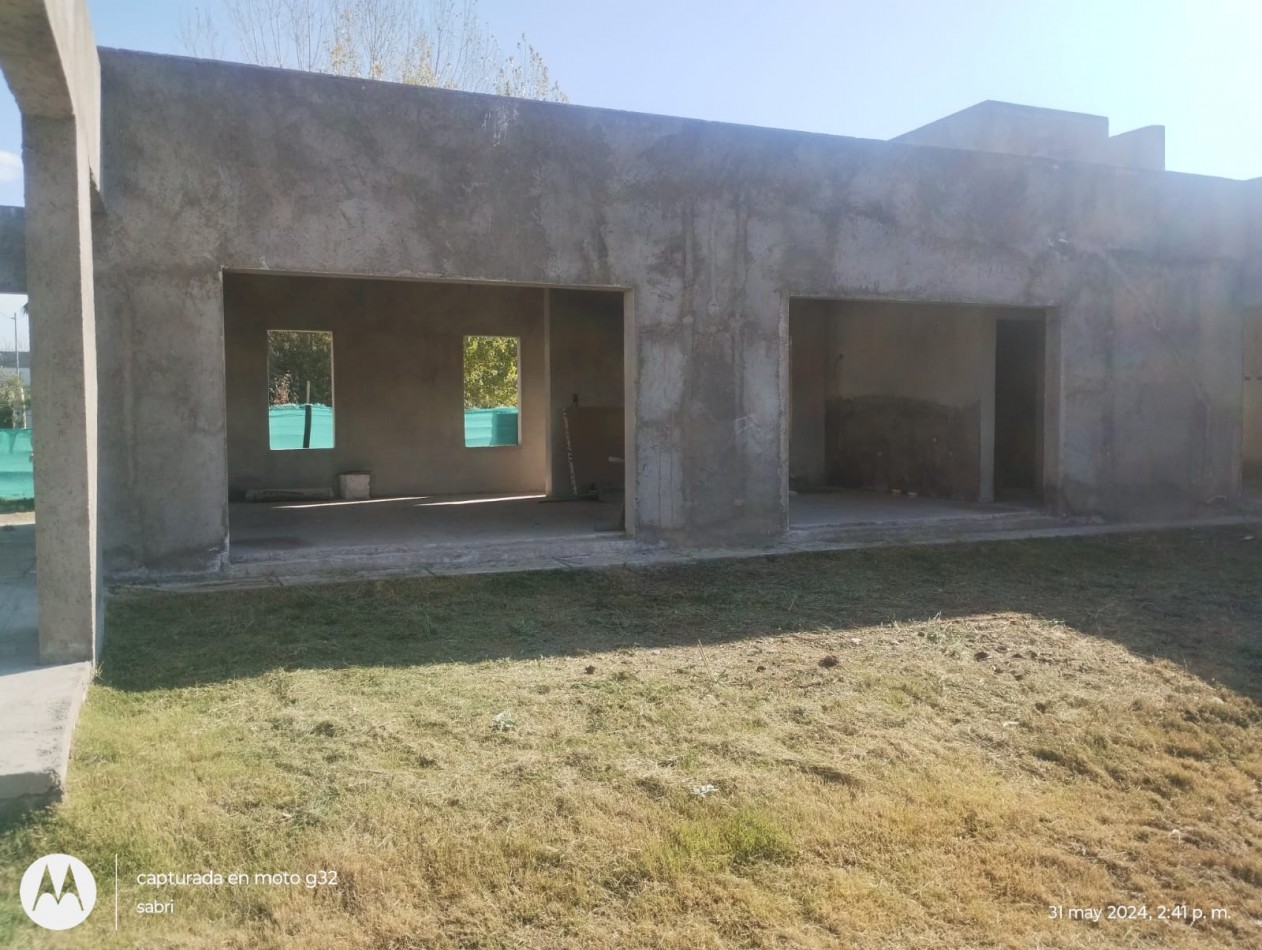 GREENWOOD VENDE CASA EN OBRA GRUESA EN EL BARRIO PRIVADO RANCHOS DE LA MERCED, LUNLUNTA, MAIPU.