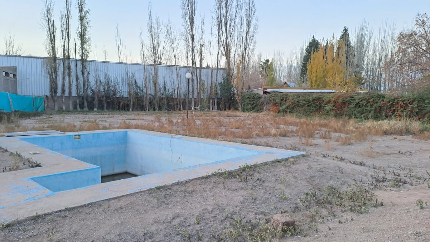 GREENWOOD VENDE CASA CON AMPLIO TERRENO EN TRES ESQUINAS, PERDRIEL, LUJAN DE CUYO.