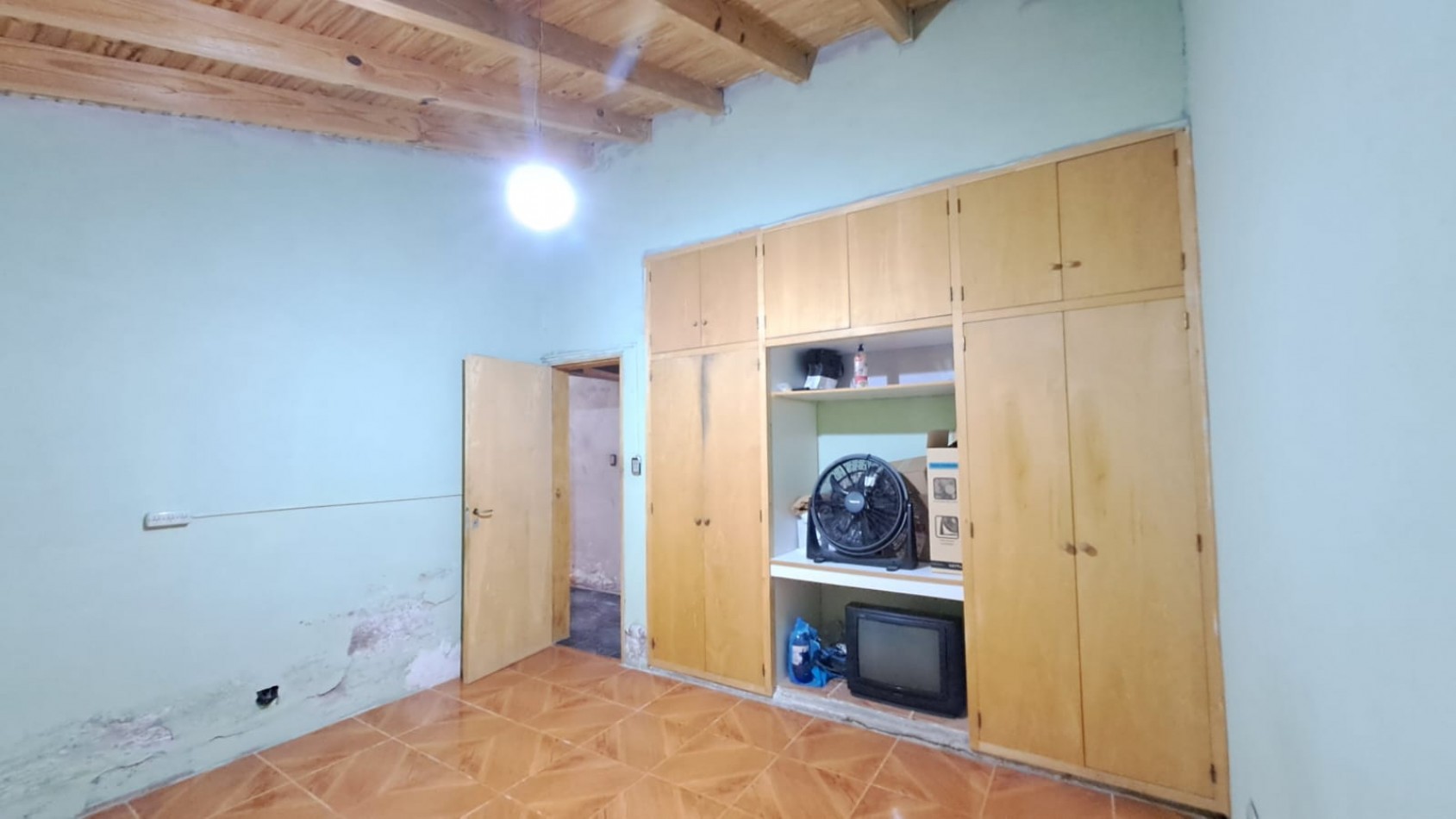 GREENWOOD VENDE CASA CON AMPLIO TERRENO EN TRES ESQUINAS, PERDRIEL, LUJAN DE CUYO.