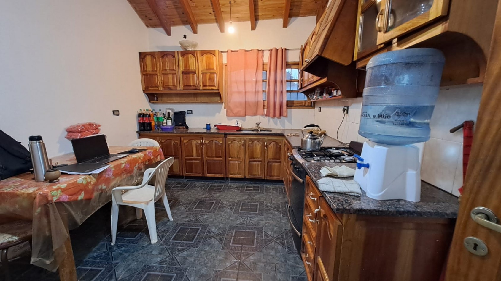 GREENWOOD VENDE CASA CON AMPLIO TERRENO EN TRES ESQUINAS, PERDRIEL, LUJAN DE CUYO.