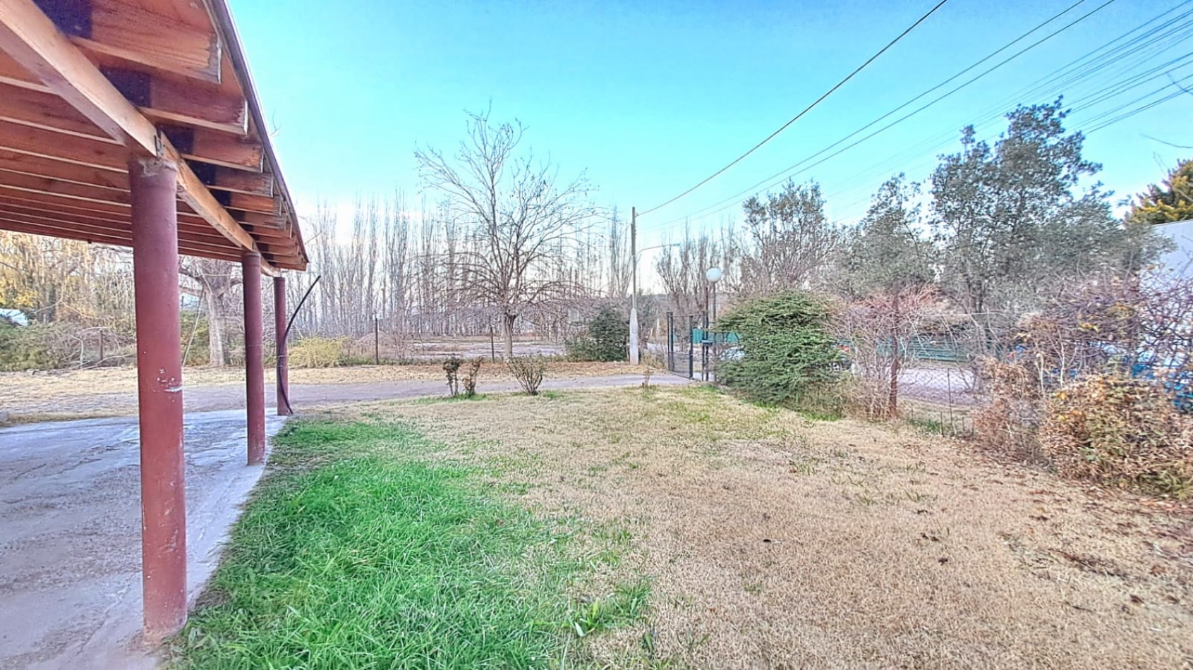 GREENWOOD VENDE CASA CON AMPLIO TERRENO EN TRES ESQUINAS, PERDRIEL, LUJAN DE CUYO.