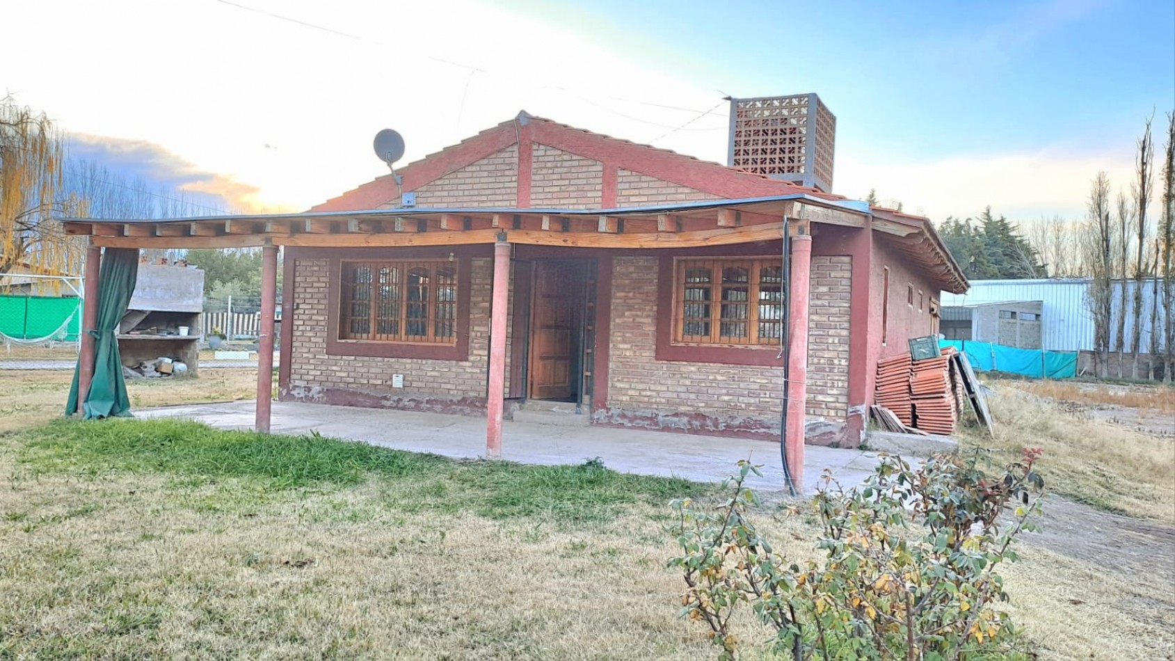 GREENWOOD VENDE CASA CON AMPLIO TERRENO EN TRES ESQUINAS, PERDRIEL, LUJAN DE CUYO.