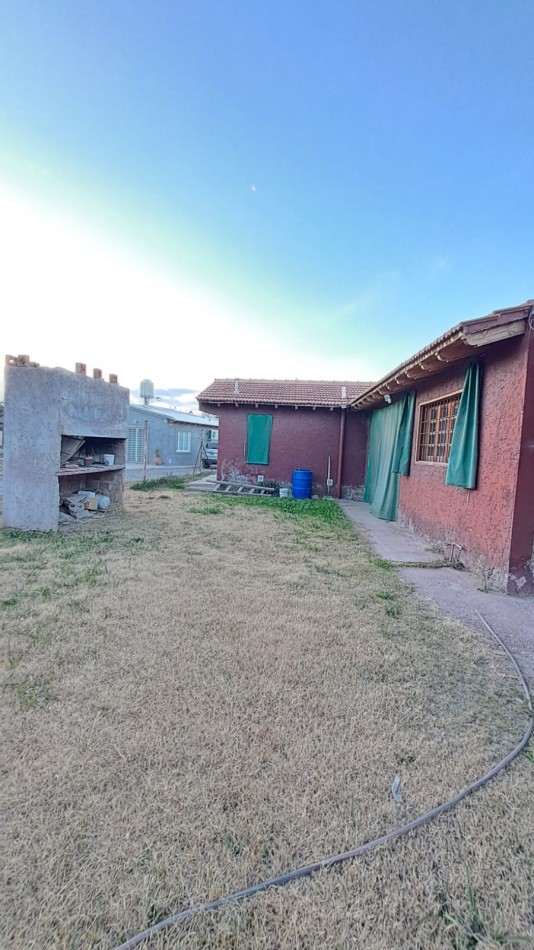 GREENWOOD VENDE CASA CON AMPLIO TERRENO EN TRES ESQUINAS, PERDRIEL, LUJAN DE CUYO.