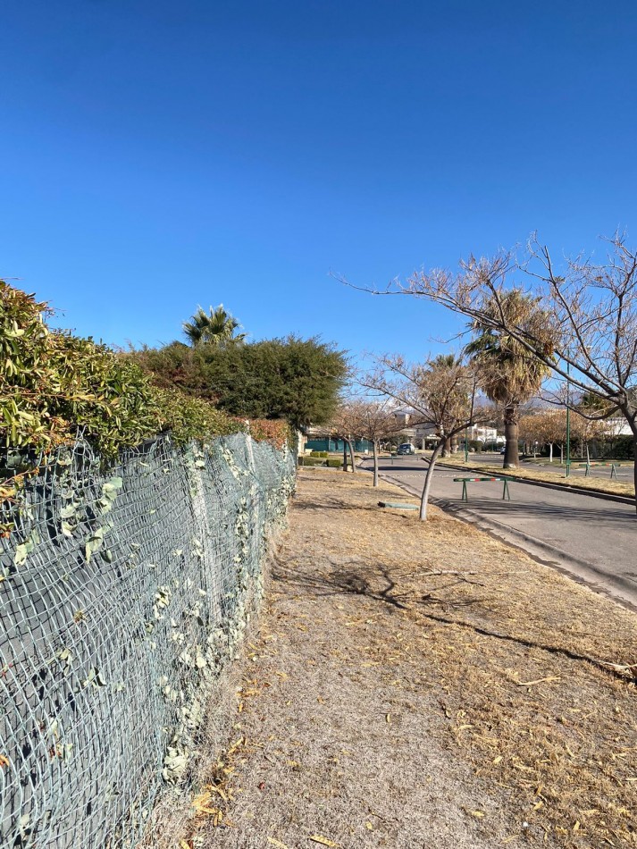 GREENWOOD VENDE HERMOSO ULTIMO LOTE DE 1.000m2 EN BARRIO EL REMANSO DE CHACRAS DE CORIA