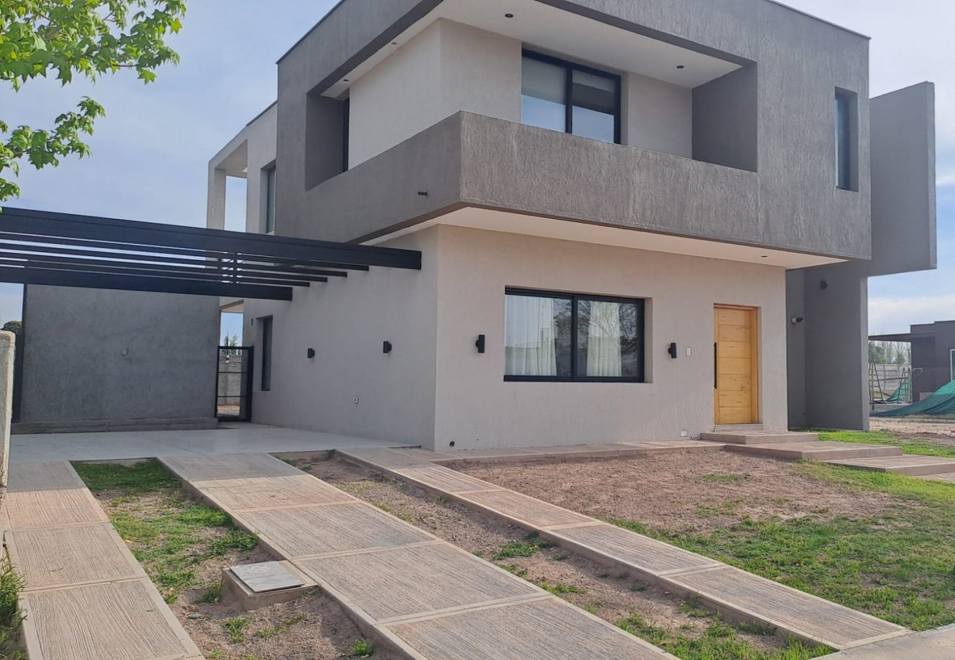 GREENWOOD VENDE CASA EN EL BARRIO PRIVADO ALBA DE TANQAY EN MAIPU.