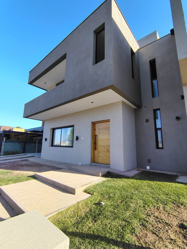 GREENWOOD VENDE CASA EN EL BARRIO PRIVADO ALBA DE TANQAY EN MAIPU.