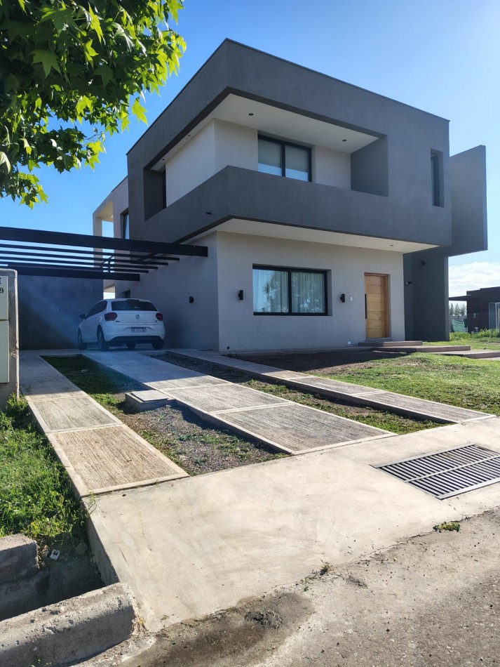 GREENWOOD VENDE CASA EN EL BARRIO PRIVADO ALBA DE TANQAY EN MAIPU.