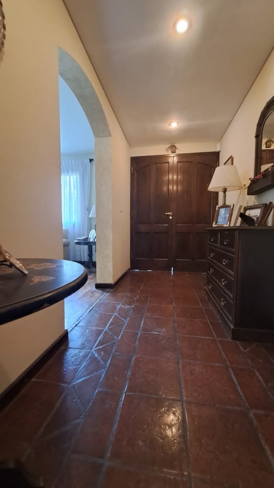 VENDO CASA EN BARRIO DALVIAN