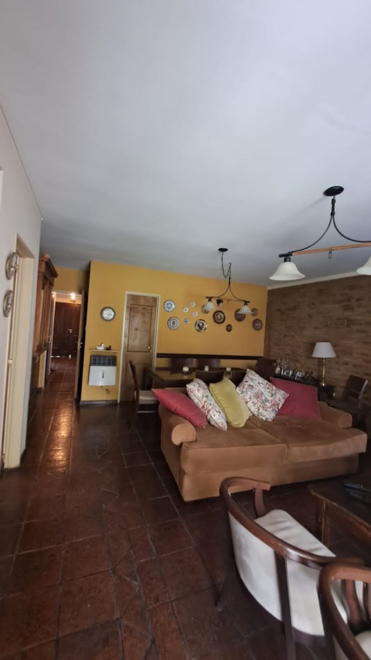 VENDO CASA EN BARRIO DALVIAN