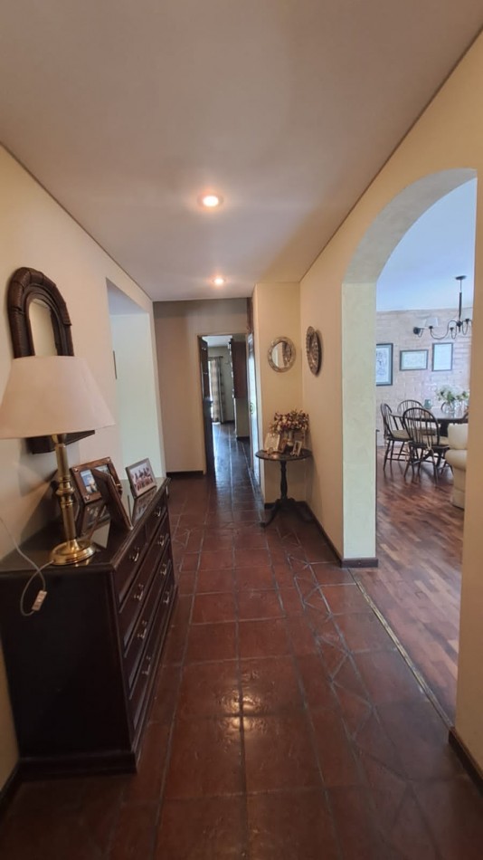 VENDO CASA EN BARRIO DALVIAN