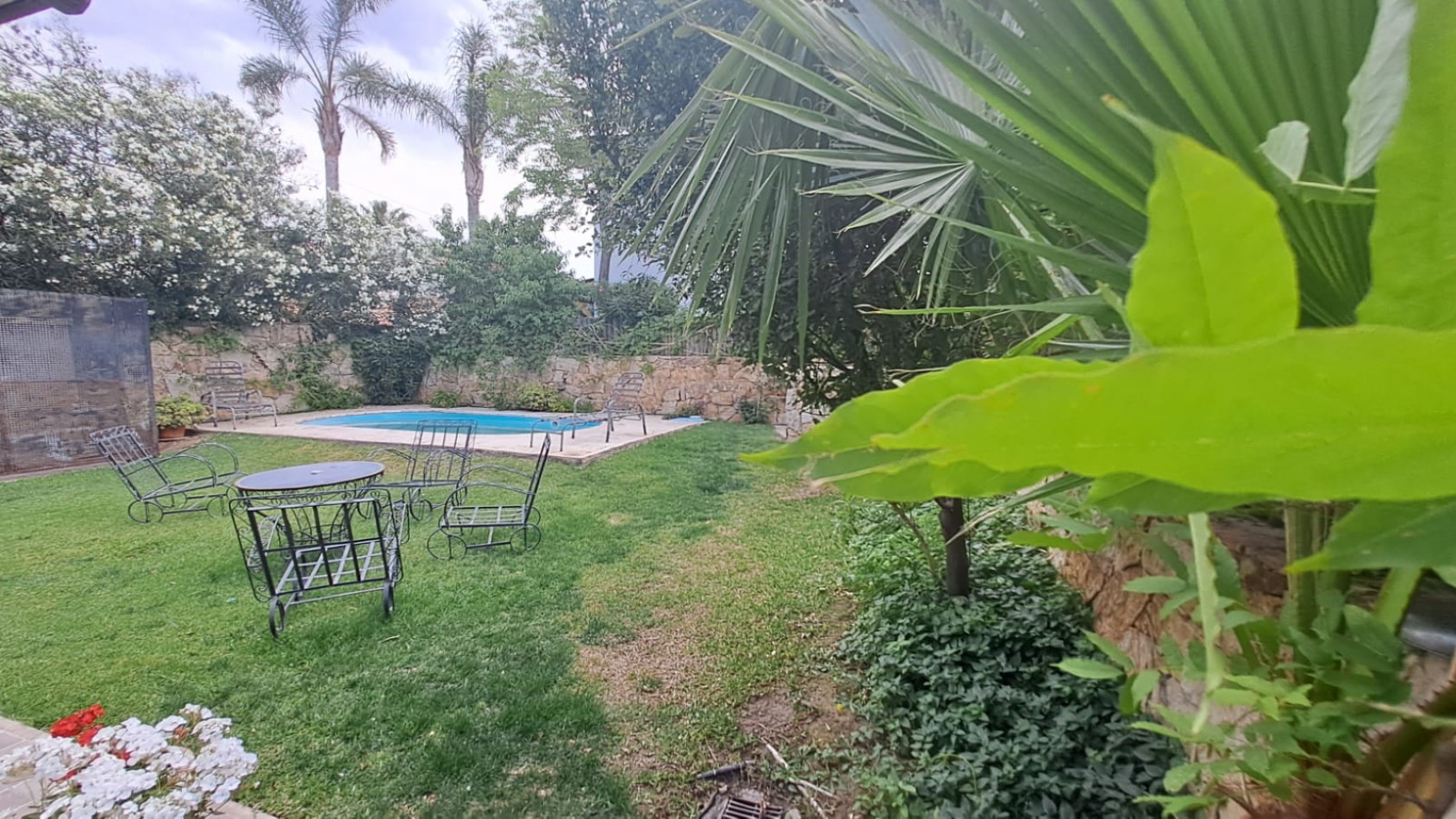 VENDO CASA EN BARRIO DALVIAN