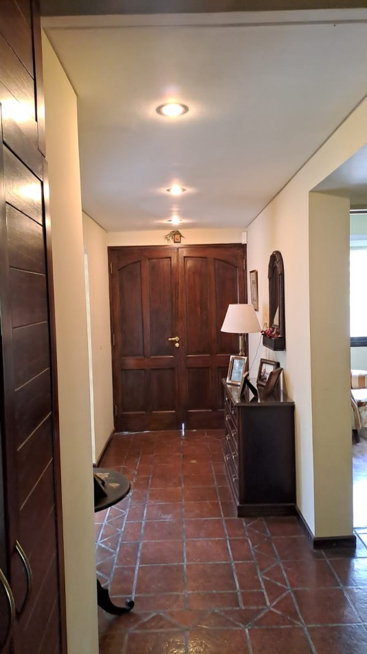 VENDO CASA EN BARRIO DALVIAN