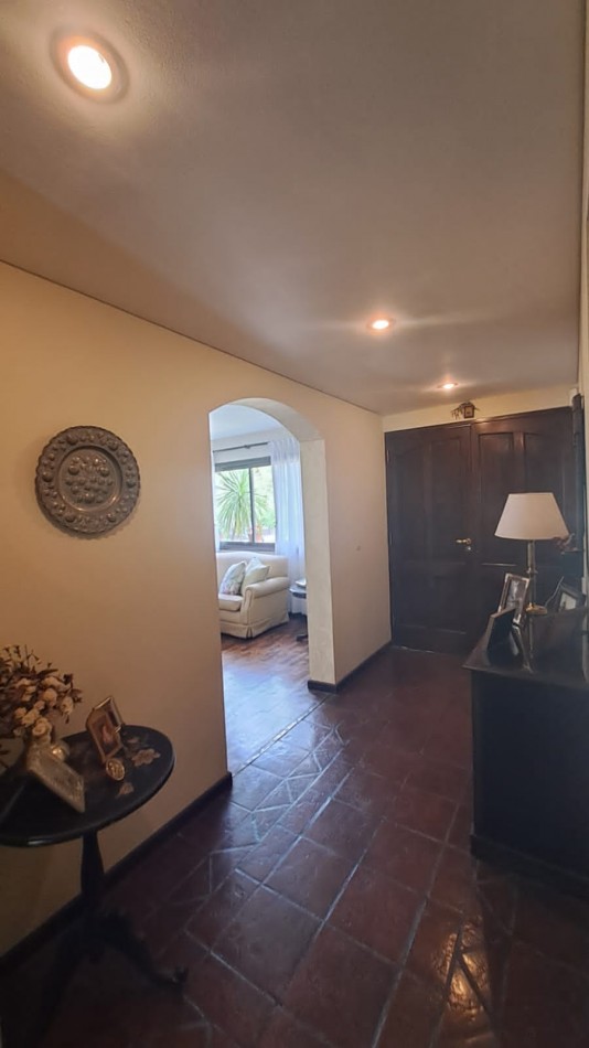 VENDO CASA EN BARRIO DALVIAN