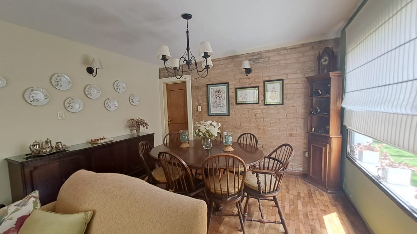 VENDO CASA EN BARRIO DALVIAN