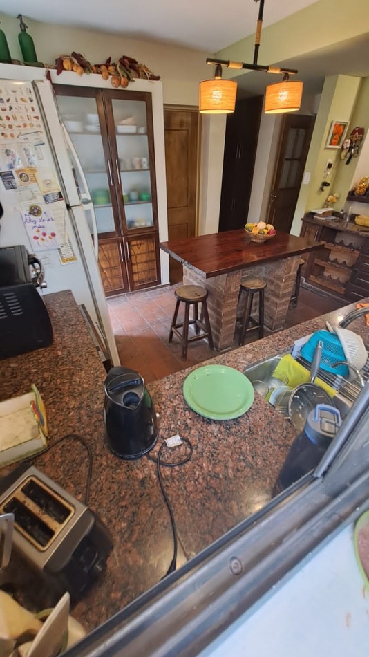 VENDO CASA EN BARRIO DALVIAN