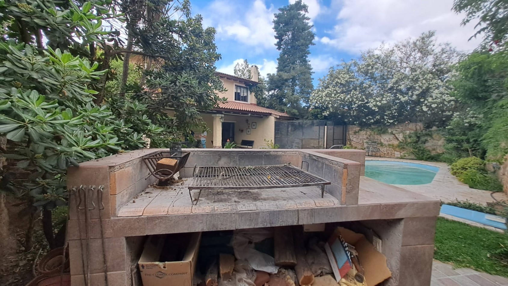 VENDO CASA EN BARRIO DALVIAN