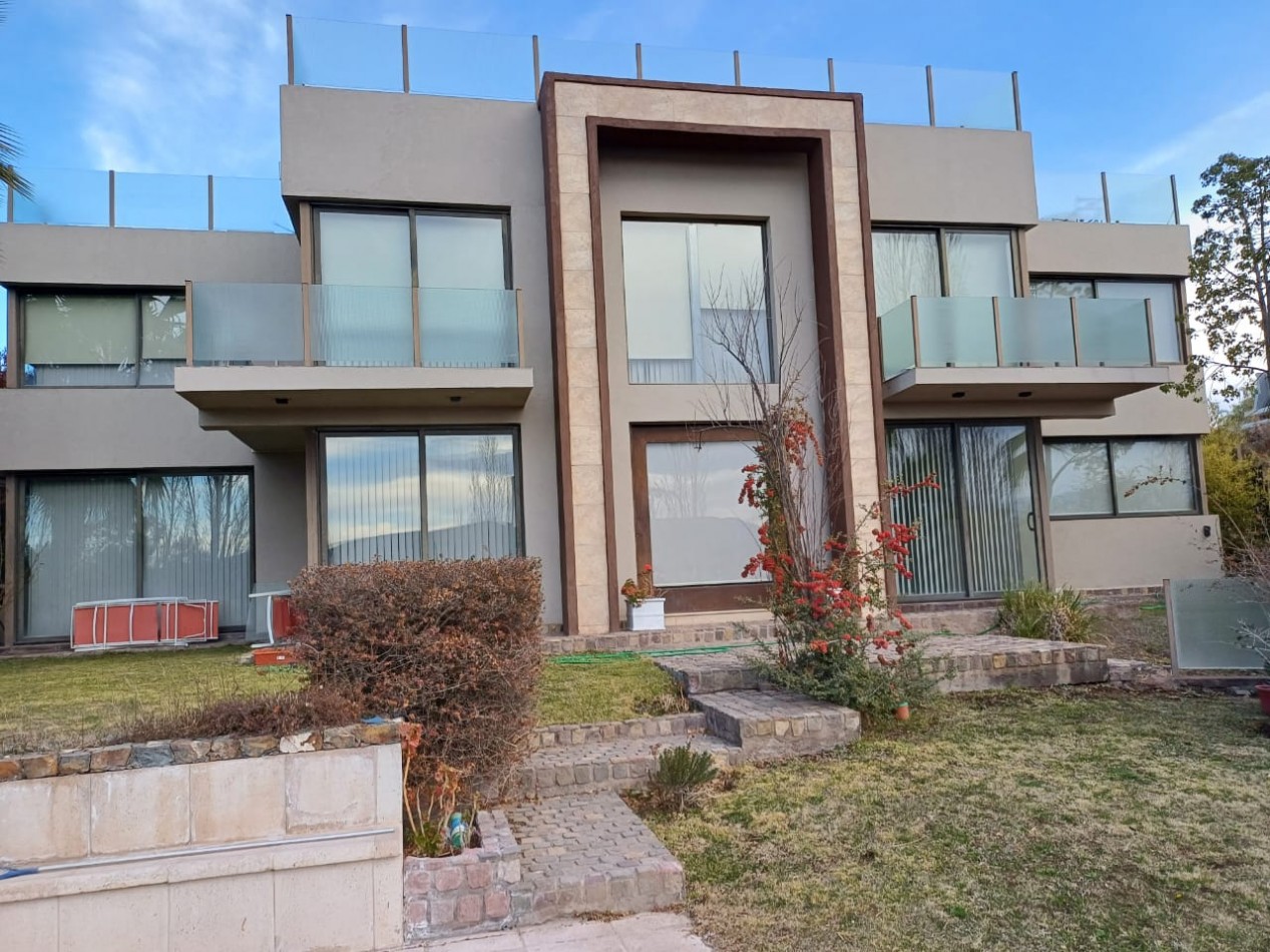 GREENWOOD VENDE IMPACTANTE PROPIEDAD EN EL EXCLUSIVO BARRIO LADERAS DE CHACRAS DE CORIA