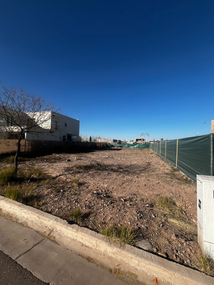 Greenwood vende Lote en barrio Terrazas Park, Maipu.