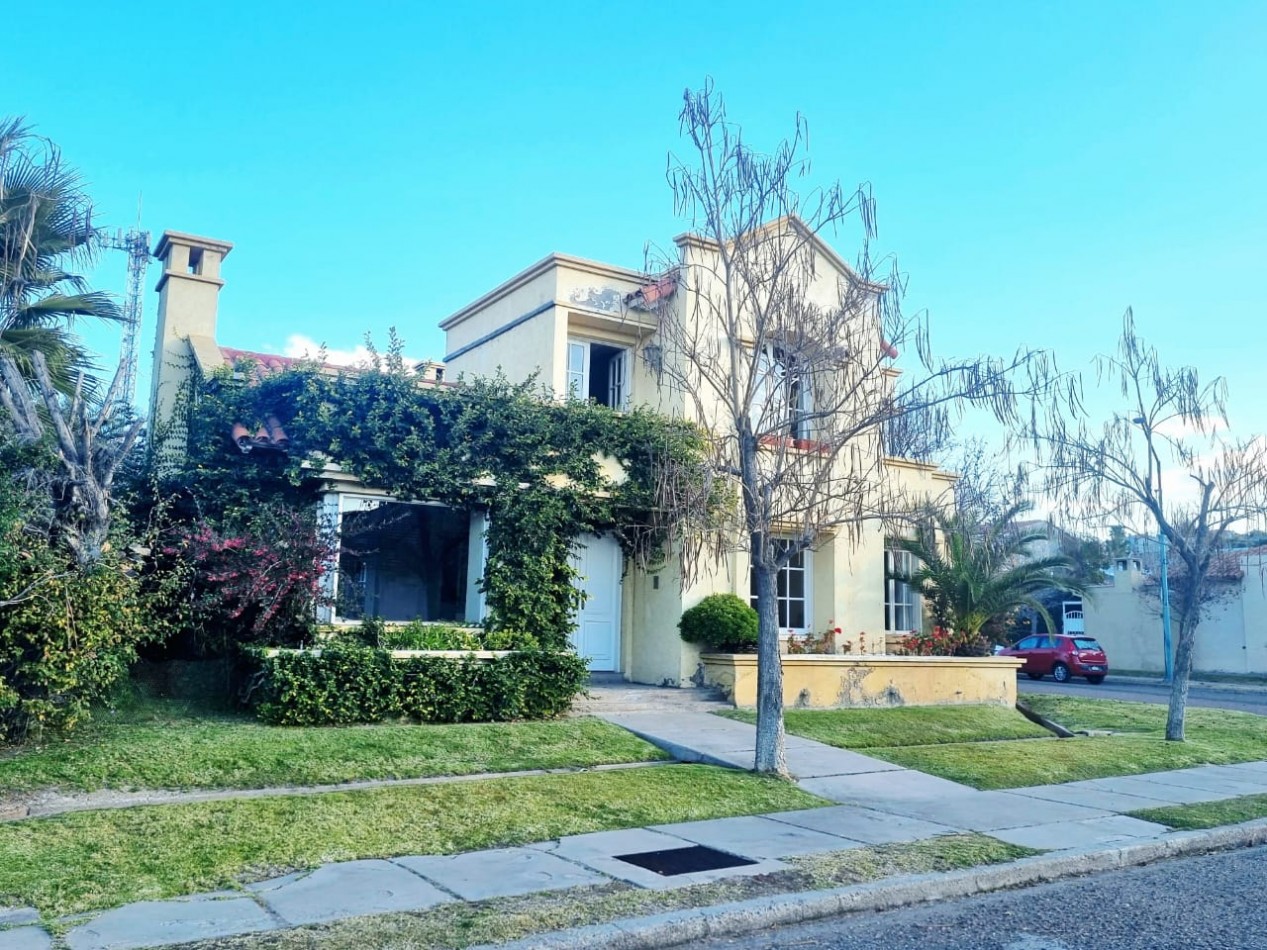 GREENWOOD VENDE CASA EN BARRIO PRIVADO PLAMARES EN GODOY CRUZ.