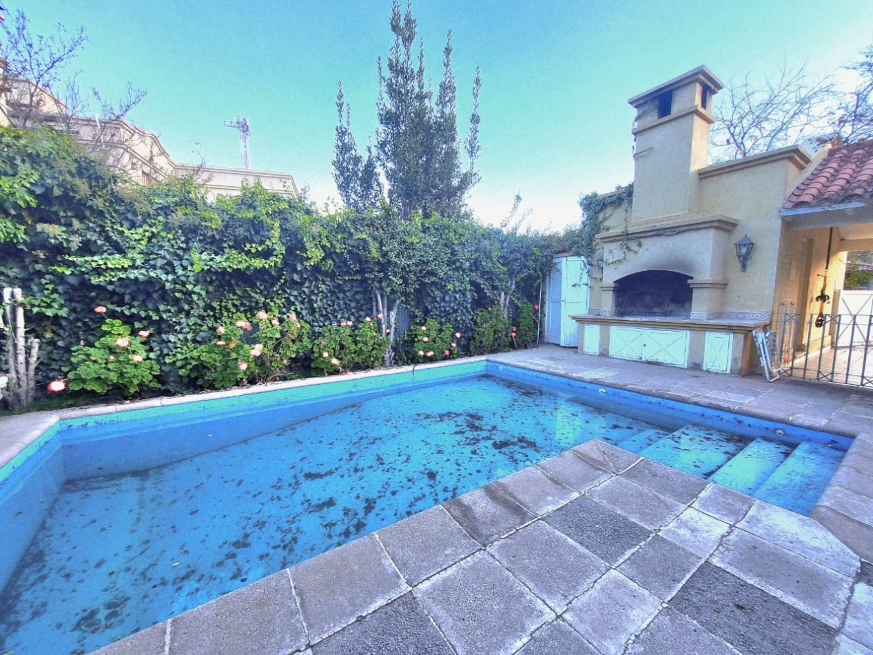 GREENWOOD VENDE CASA EN BARRIO PRIVADO PLAMARES EN GODOY CRUZ.