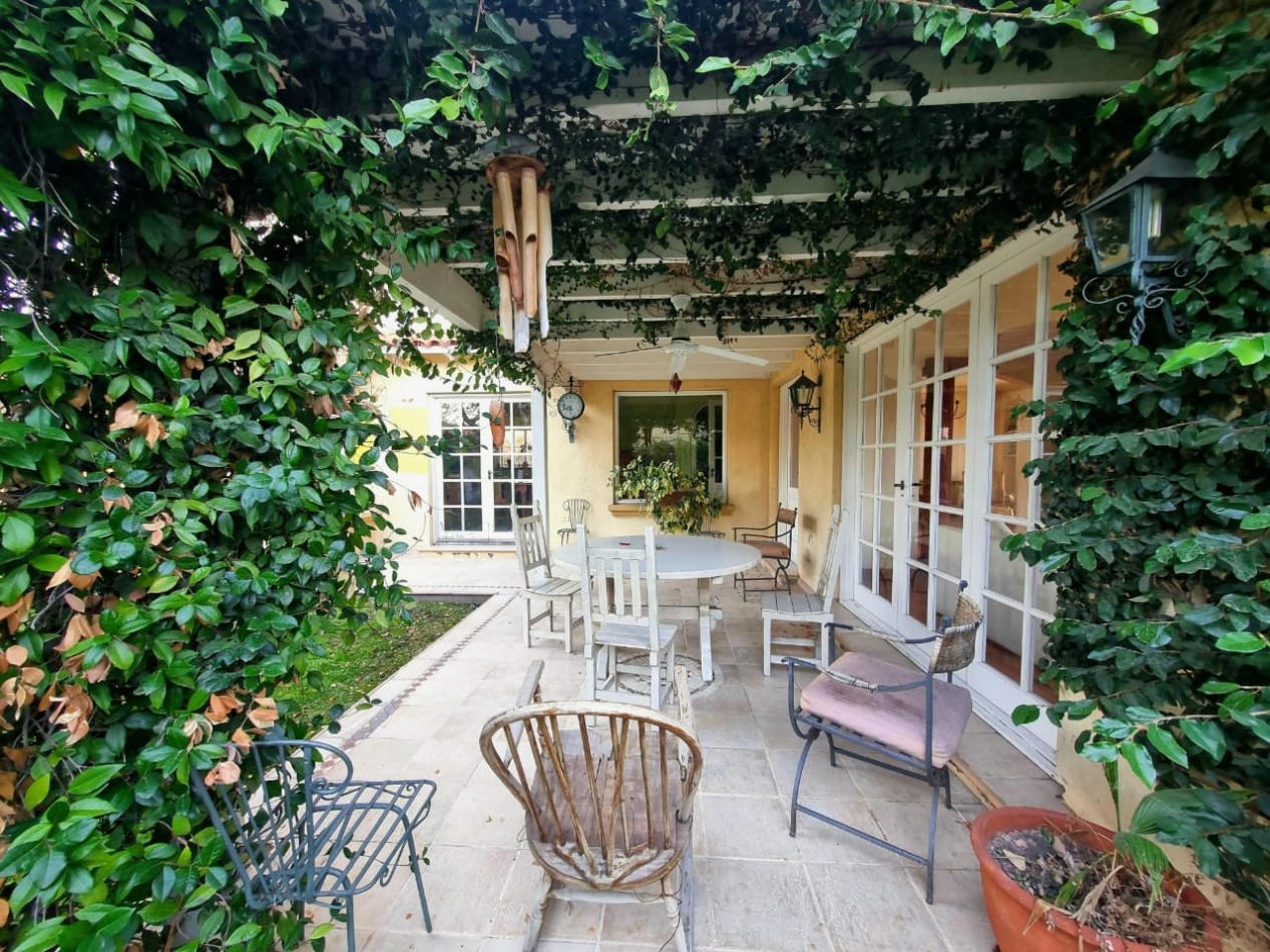 GREENWOOD VENDE CASA EN BARRIO PRIVADO PLAMARES EN GODOY CRUZ.