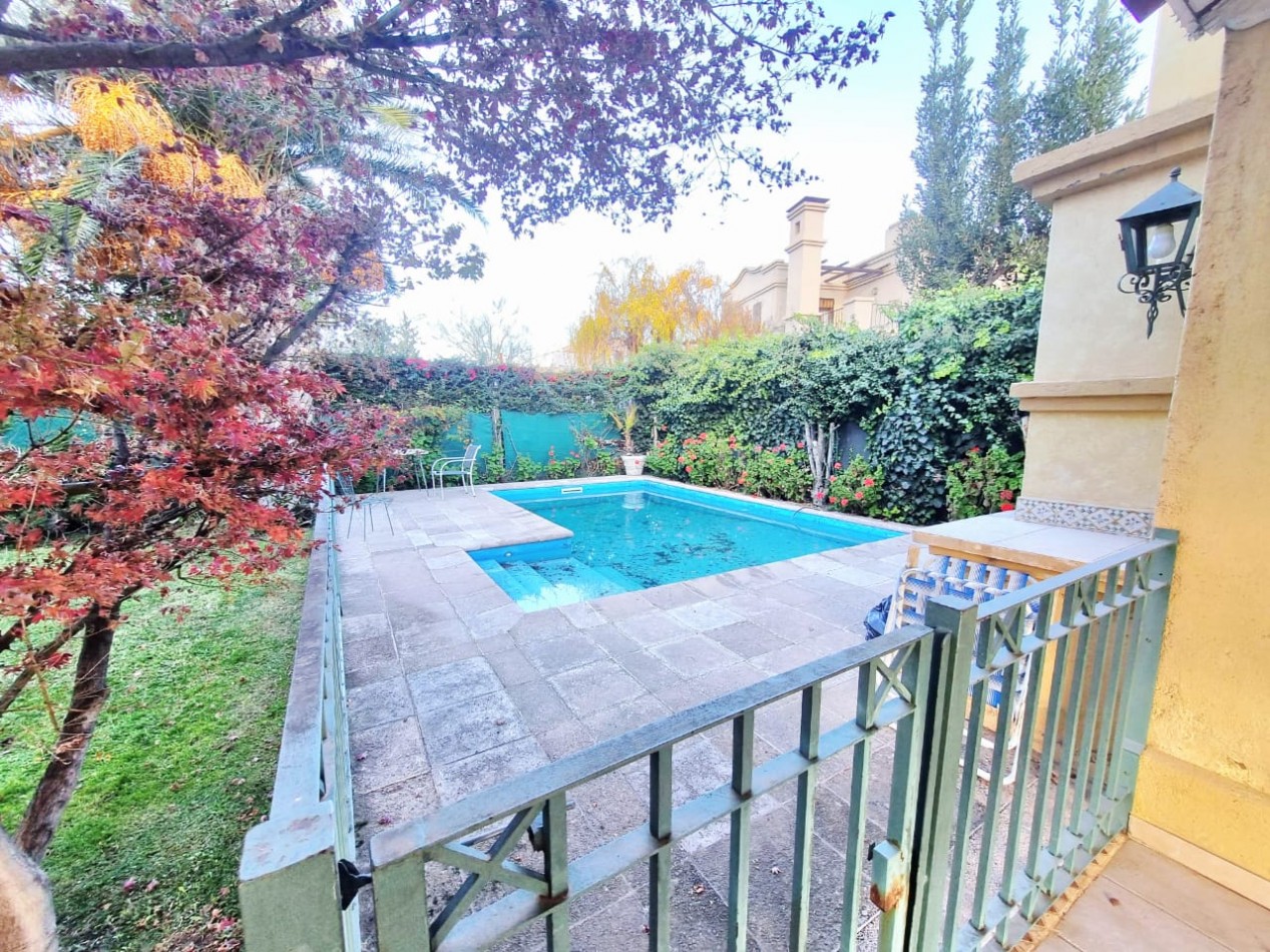 GREENWOOD VENDE CASA EN BARRIO PRIVADO PLAMARES EN GODOY CRUZ.