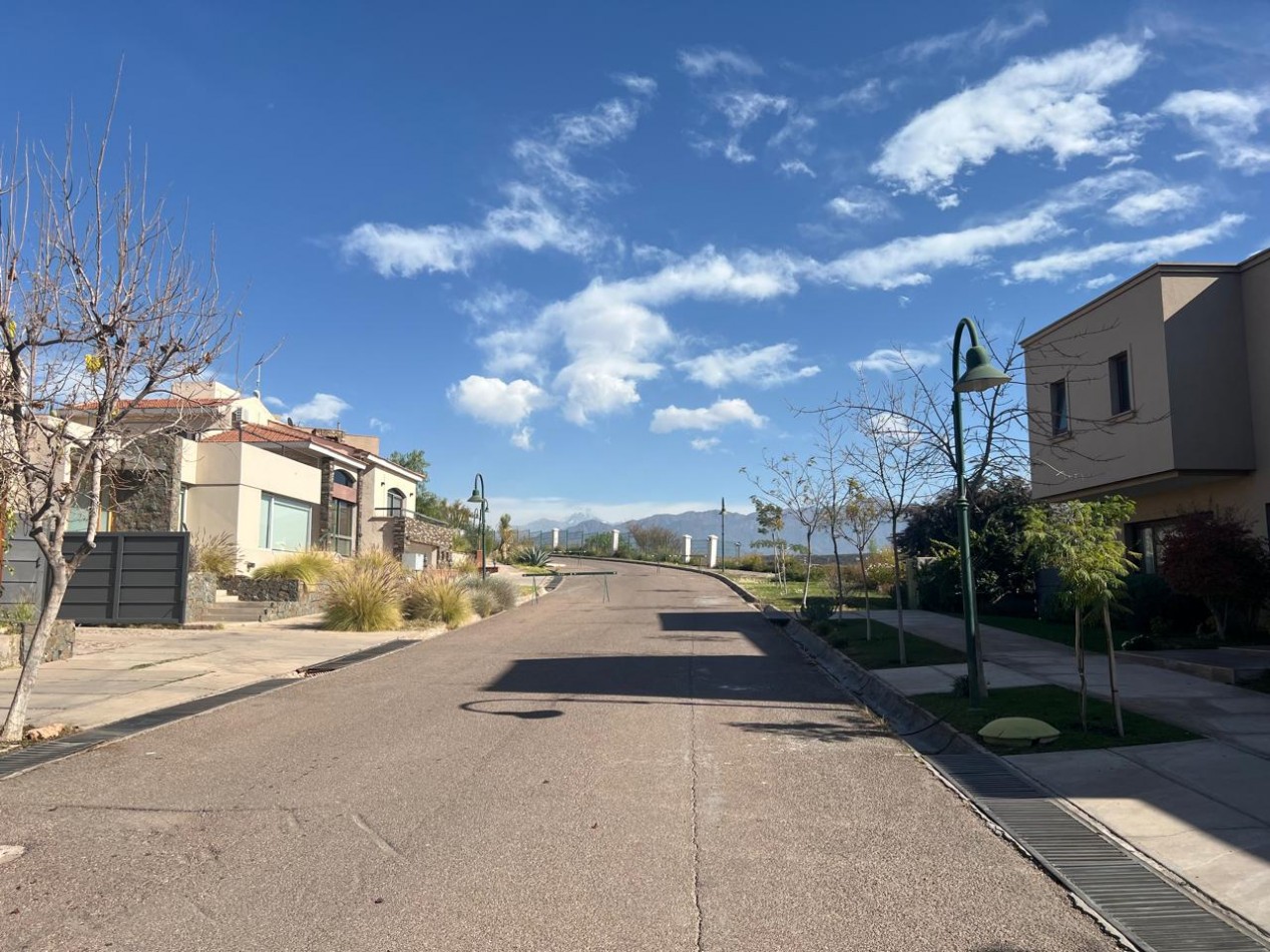 GREENWOOD INVERSIONES INMOBILIARIA VENDE HERMOSA PROPIEDAD EN LUJAN DE CUYO! 