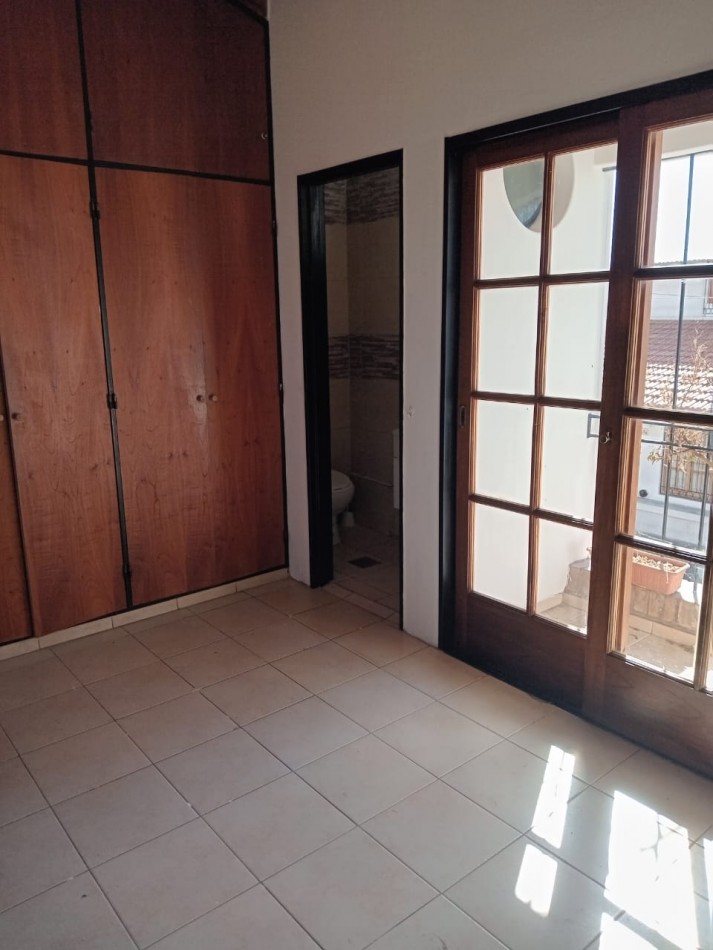 Greenwood inmobiliaria ofrece a la venta una hermosa casa de dos plantas ubicada en una privilegiada zona de Dorrego muy cerca del Jumbo y Walmart.!