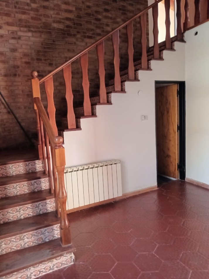 Greenwood inmobiliaria ofrece a la venta una hermosa casa de dos plantas ubicada en una privilegiada zona de Dorrego muy cerca del Jumbo y Walmart.!