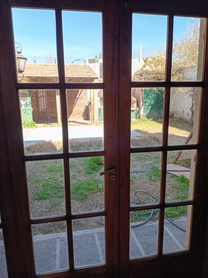 Greenwood inmobiliaria ofrece a la venta una hermosa casa de dos plantas ubicada en una privilegiada zona de Dorrego muy cerca del Jumbo y Walmart.!