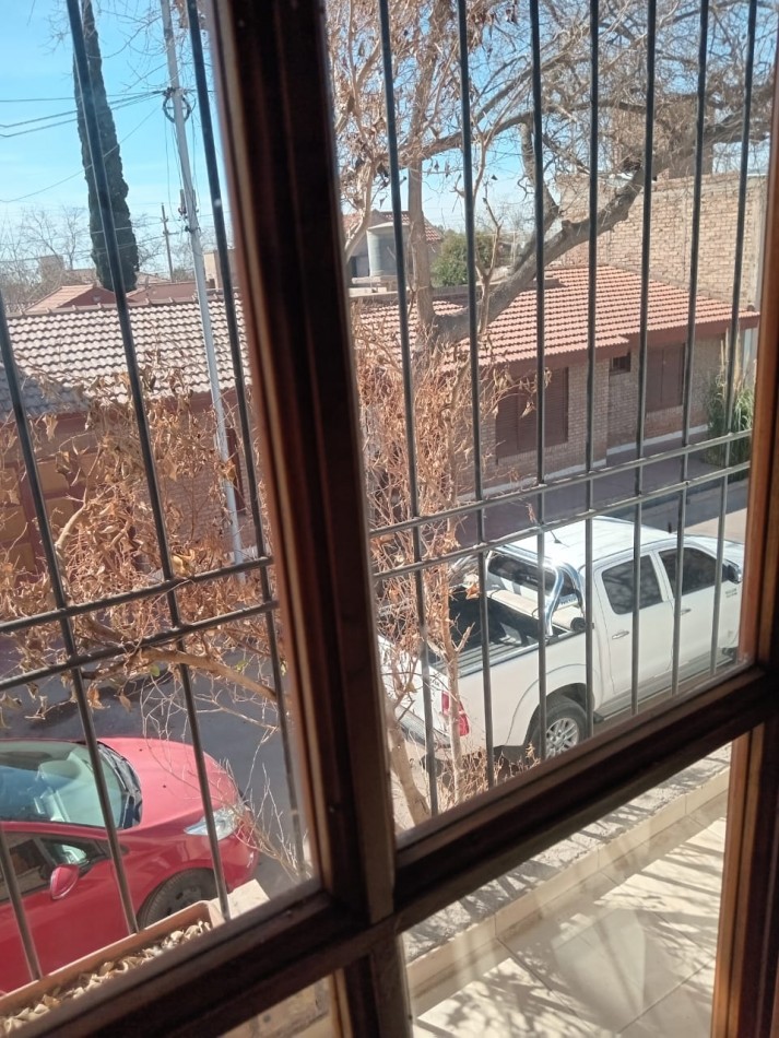 Greenwood inmobiliaria ofrece a la venta una hermosa casa de dos plantas ubicada en una privilegiada zona de Dorrego muy cerca del Jumbo y Walmart.!