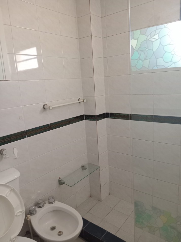 Greenwood inmobiliaria ofrece a la venta una hermosa casa de dos plantas ubicada en una privilegiada zona de Dorrego muy cerca del Jumbo y Walmart.!