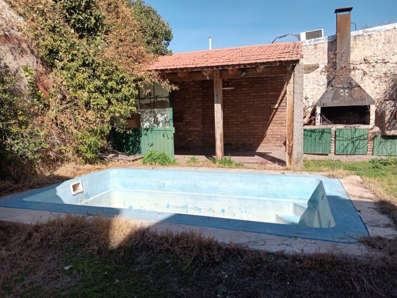 Greenwood inmobiliaria ofrece a la venta una hermosa casa de dos plantas ubicada en una privilegiada zona de Dorrego muy cerca del Jumbo y Walmart.!