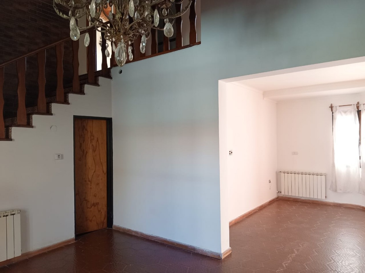 Greenwood inmobiliaria ofrece a la venta una hermosa casa de dos plantas ubicada en una privilegiada zona de Dorrego muy cerca del Jumbo y Walmart.!