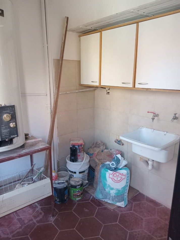 Greenwood inmobiliaria ofrece a la venta una hermosa casa de dos plantas ubicada en una privilegiada zona de Dorrego muy cerca del Jumbo y Walmart.!