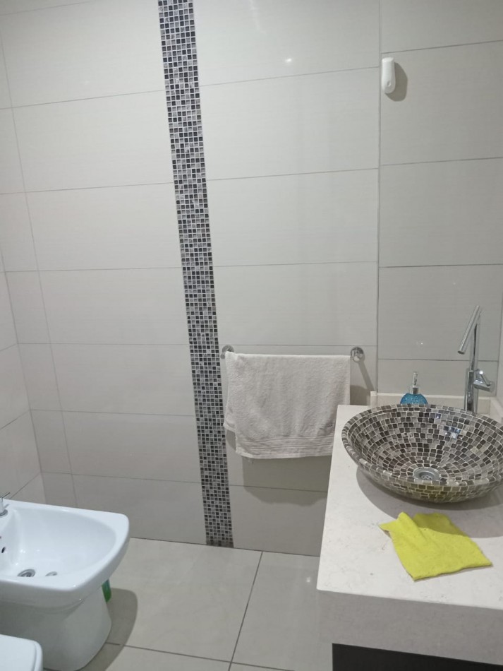 Greenwood inmobiliaria ofrece a la venta una hermosa casa de dos plantas ubicada en el Barrio Viñas del Torreon.!