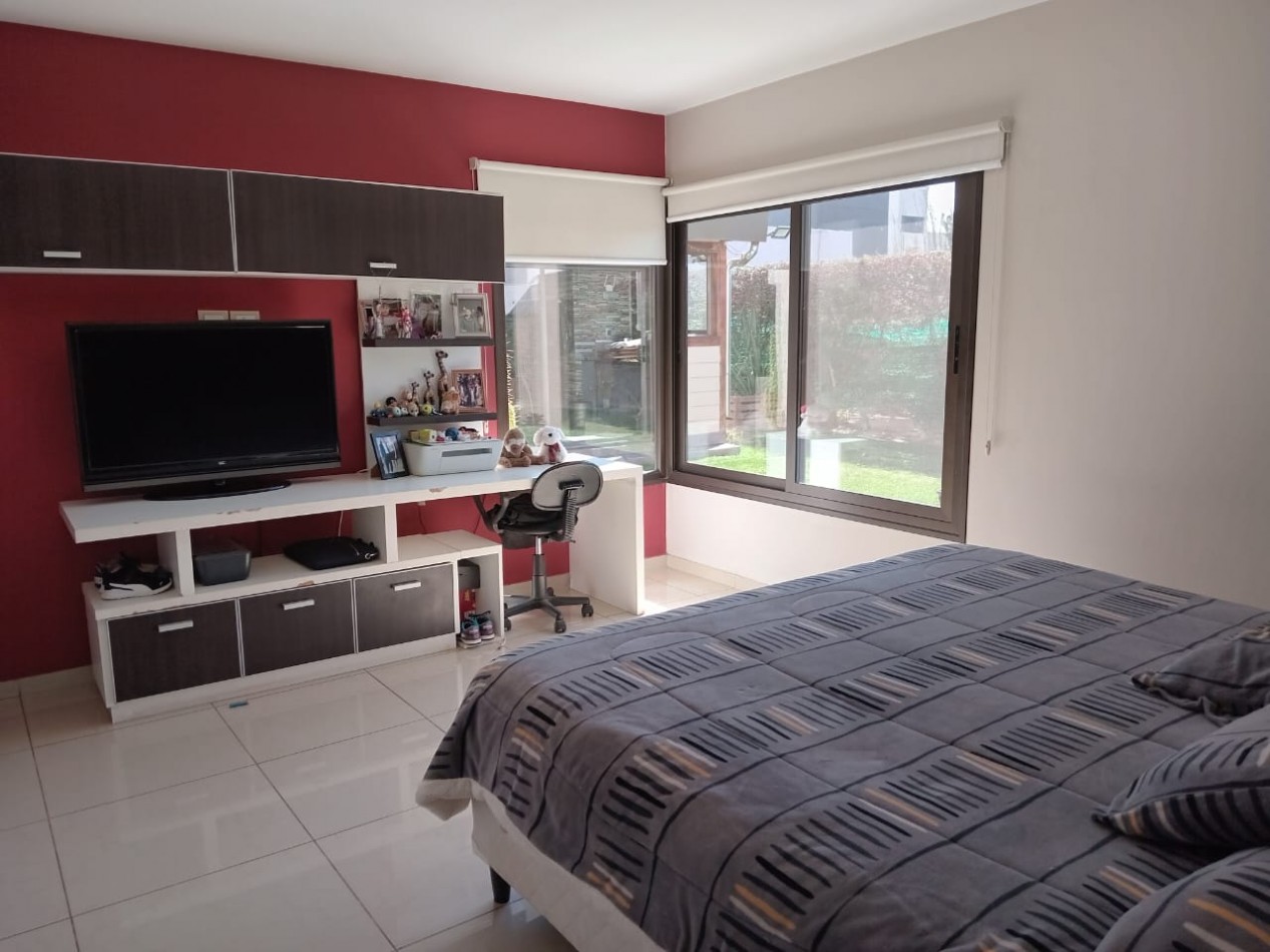 Greenwood inmobiliaria ofrece a la venta una hermosa casa de dos plantas ubicada en el Barrio Viñas del Torreon.!