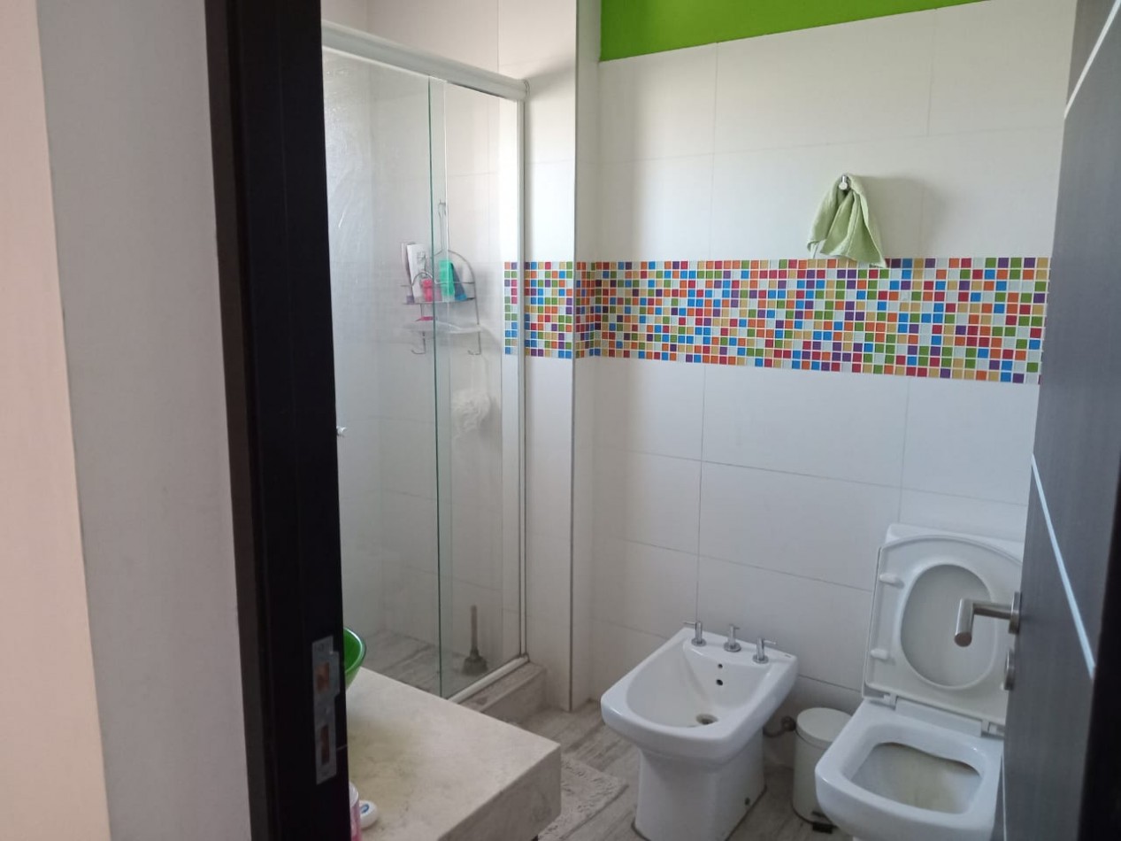 Greenwood inmobiliaria ofrece a la venta una hermosa casa de dos plantas ubicada en el Barrio Viñas del Torreon.!