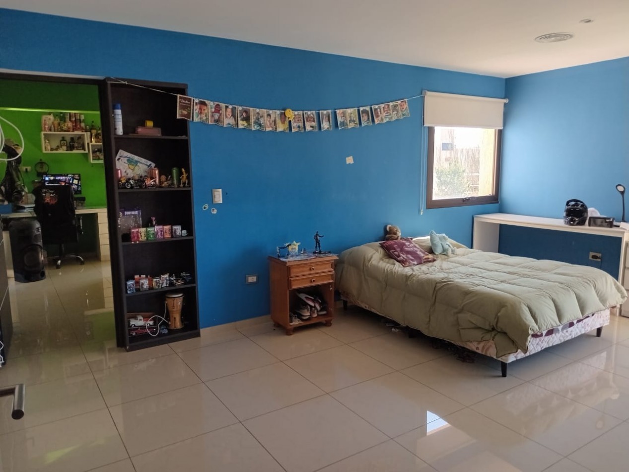 Greenwood inmobiliaria ofrece a la venta una hermosa casa de dos plantas ubicada en el Barrio Viñas del Torreon.!