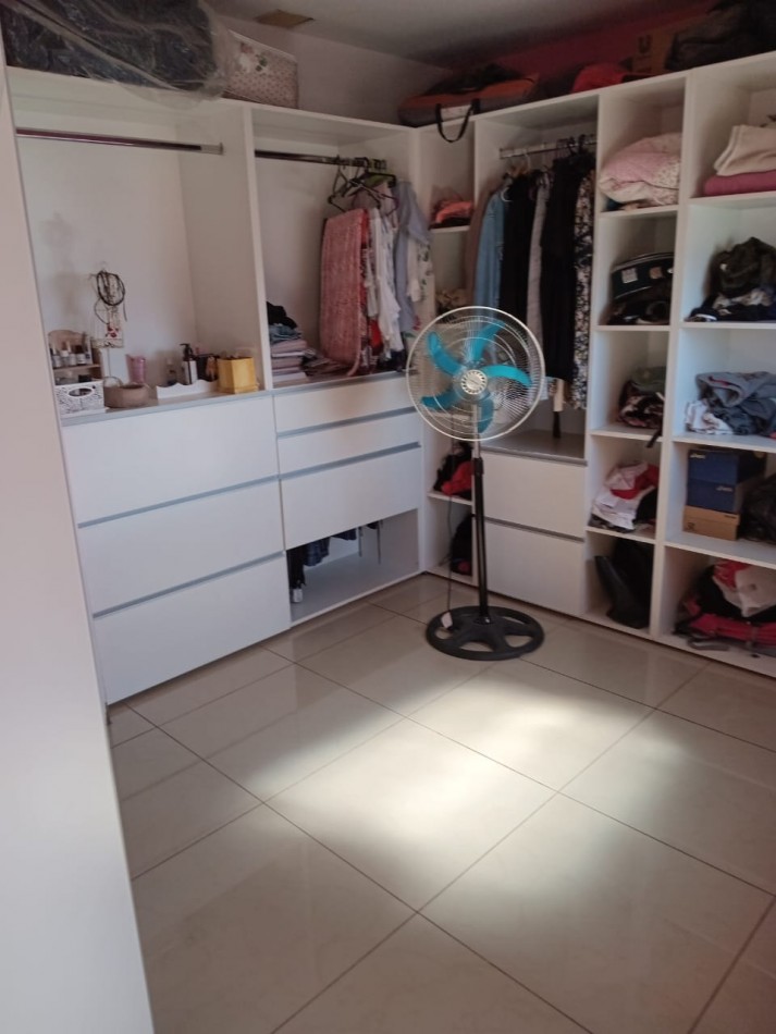 Greenwood inmobiliaria ofrece a la venta una hermosa casa de dos plantas ubicada en el Barrio Viñas del Torreon.!