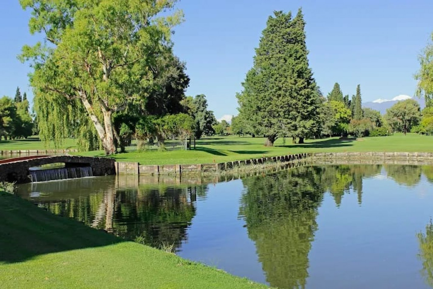Greenwood Inmobiliaria ofrece en venta exclusivo terreno en Club de Campo Mendoza