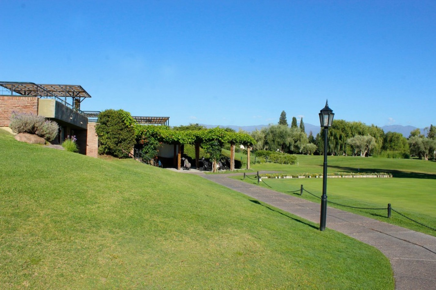 Greenwood Inmobiliaria ofrece en venta exclusivo terreno en Club de Campo Mendoza
