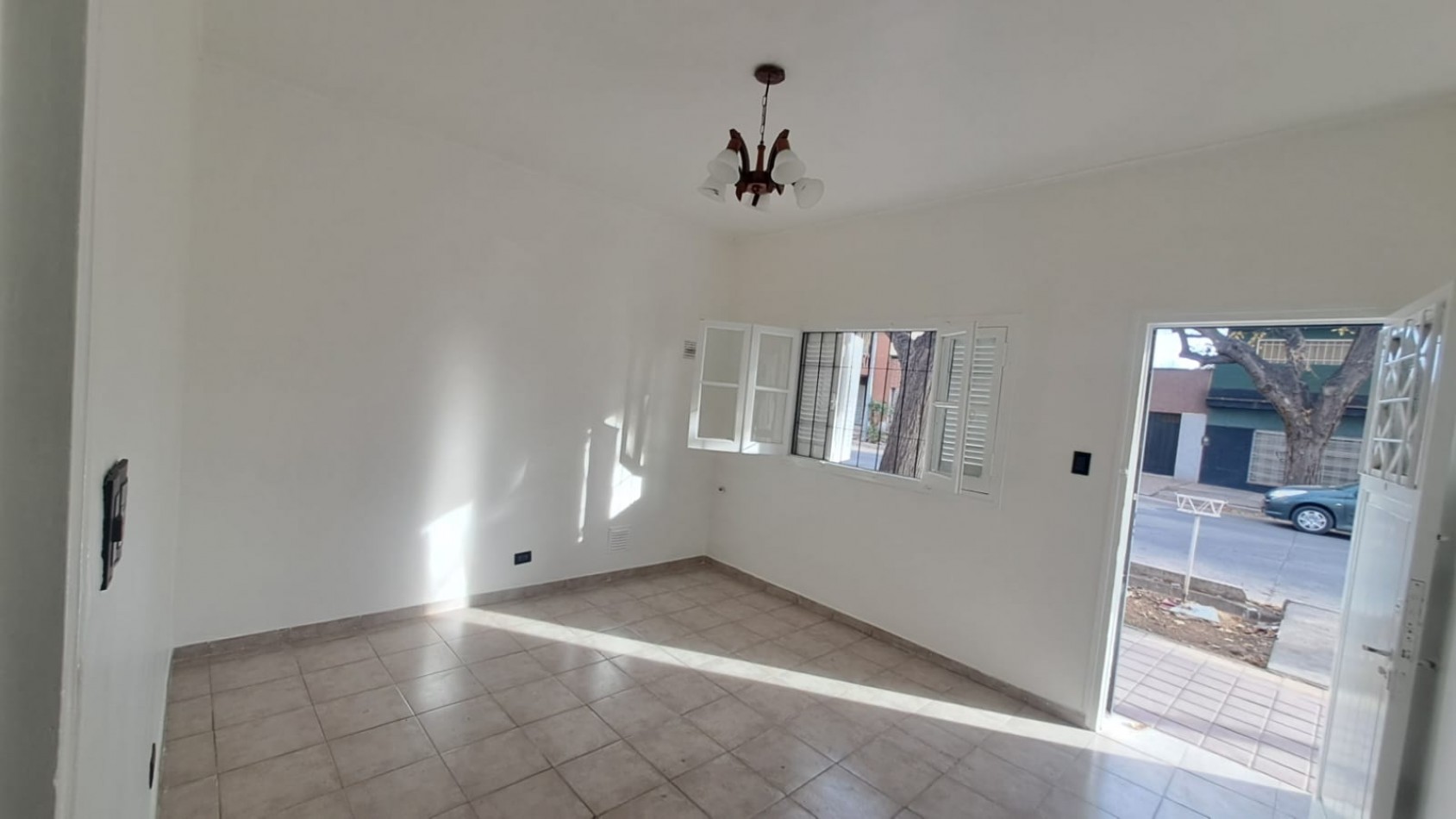 GREENWOOD VENDE CASA EN CUARTA OESTE DE CIUDAD DE MENDOZA.