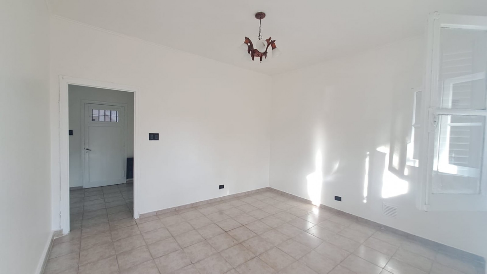 GREENWOOD VENDE CASA EN CUARTA OESTE DE CIUDAD DE MENDOZA.