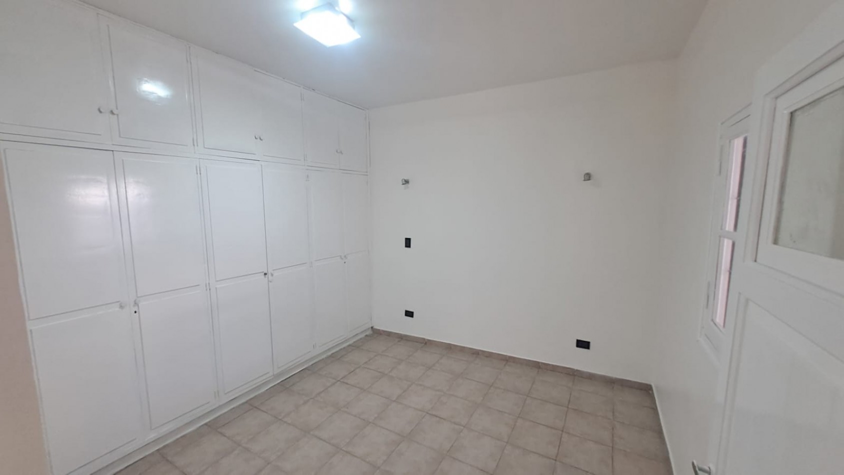 GREENWOOD VENDE CASA EN CUARTA OESTE DE CIUDAD DE MENDOZA.