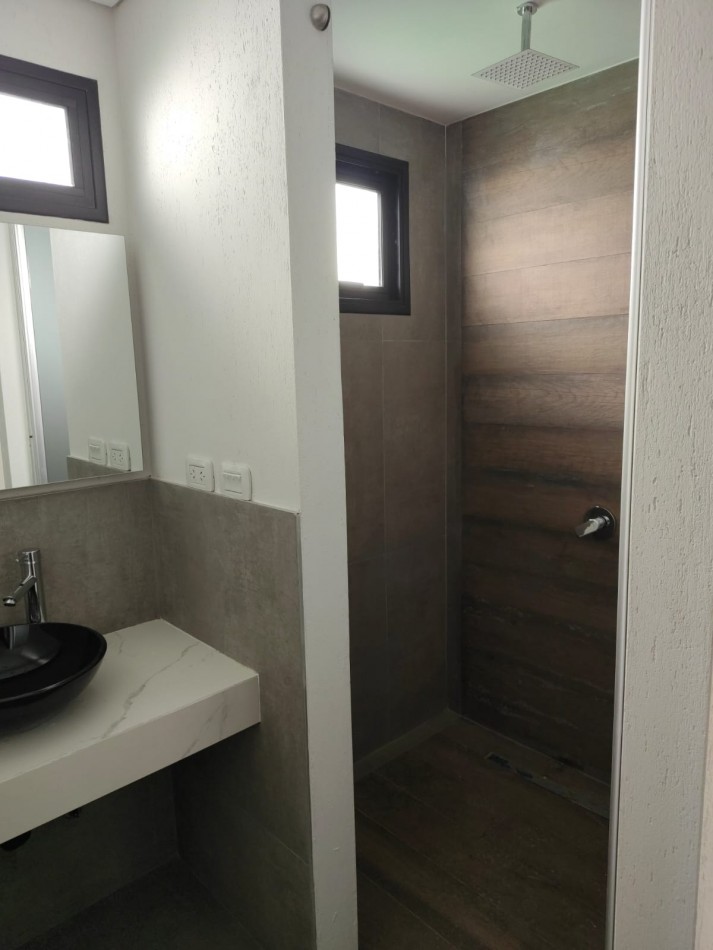 GREENWOOD INMOBILIARIA VENDE HERMOSA CASA A ESTRENAR EN BARRIO PRIVADO LAR DE VIEYTES 2