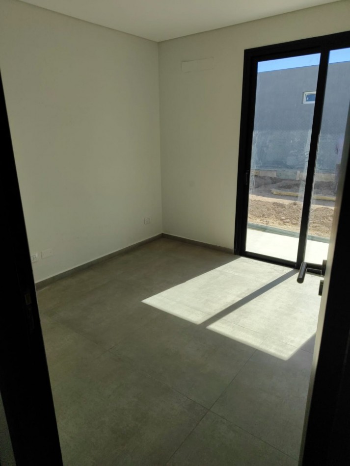 GREENWOOD INMOBILIARIA VENDE HERMOSA CASA A ESTRENAR EN BARRIO PRIVADO LAR DE VIEYTES 2
