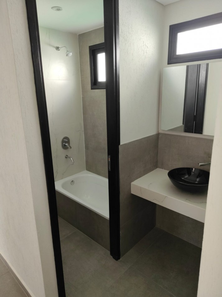 GREENWOOD INMOBILIARIA VENDE HERMOSA CASA A ESTRENAR EN BARRIO PRIVADO LAR DE VIEYTES 2