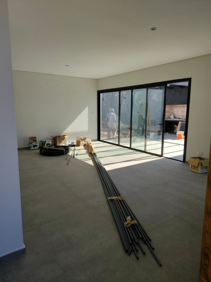 GREENWOOD INMOBILIARIA VENDE HERMOSA CASA A ESTRENAR EN BARRIO PRIVADO LAR DE VIEYTES 2